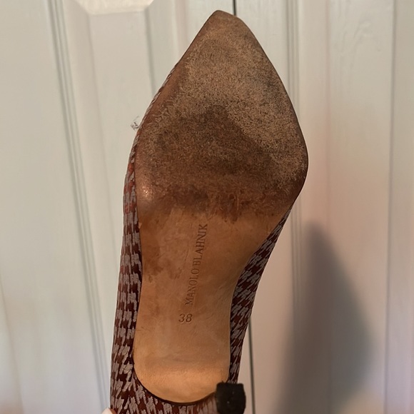 Manolo Blahnik tweed tan pumps size 38! - Picture 7 of 7